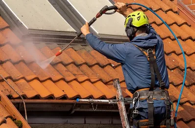 Démoussage et hydrofuge de toiture à Mornas